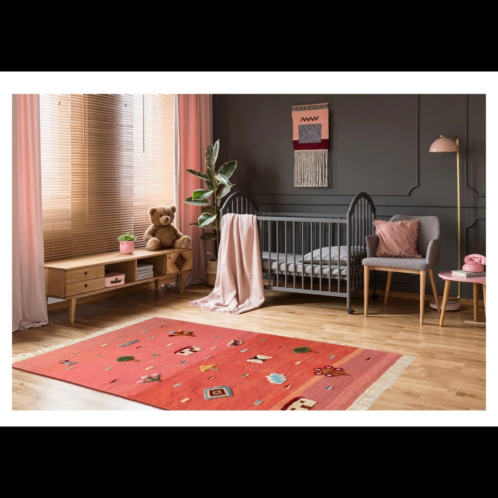 Handwoven Kids Rug: (2`7`` x 3`7``)
